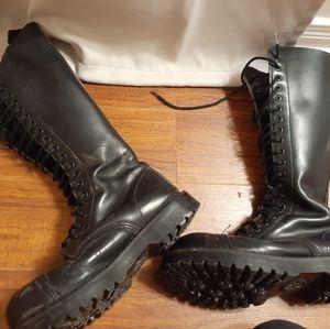 NPS 20 eyelet steel toe boots